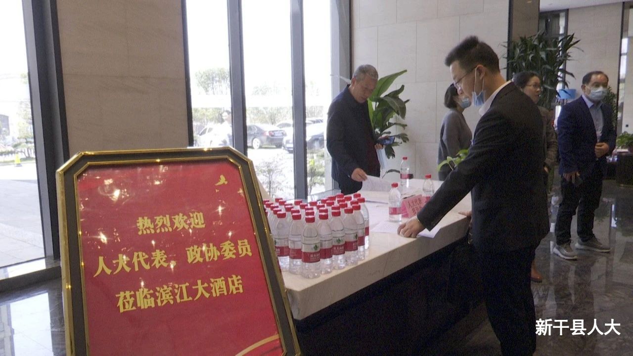 【聚焦两会】出席县十七届人大六次会议的人大代表抵干参会