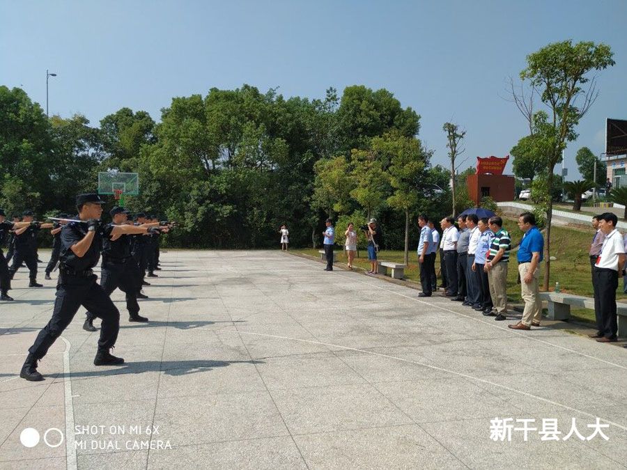 县人大常委会视察县公安局特巡警大队