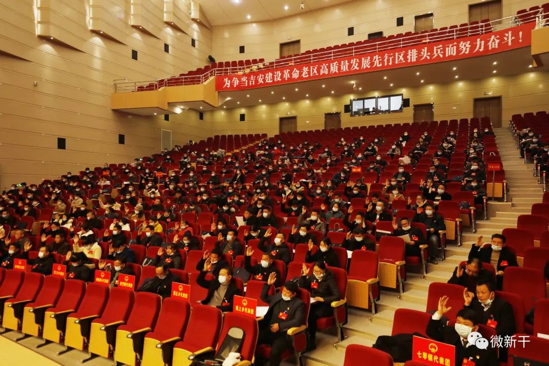 代表举手8.jpg